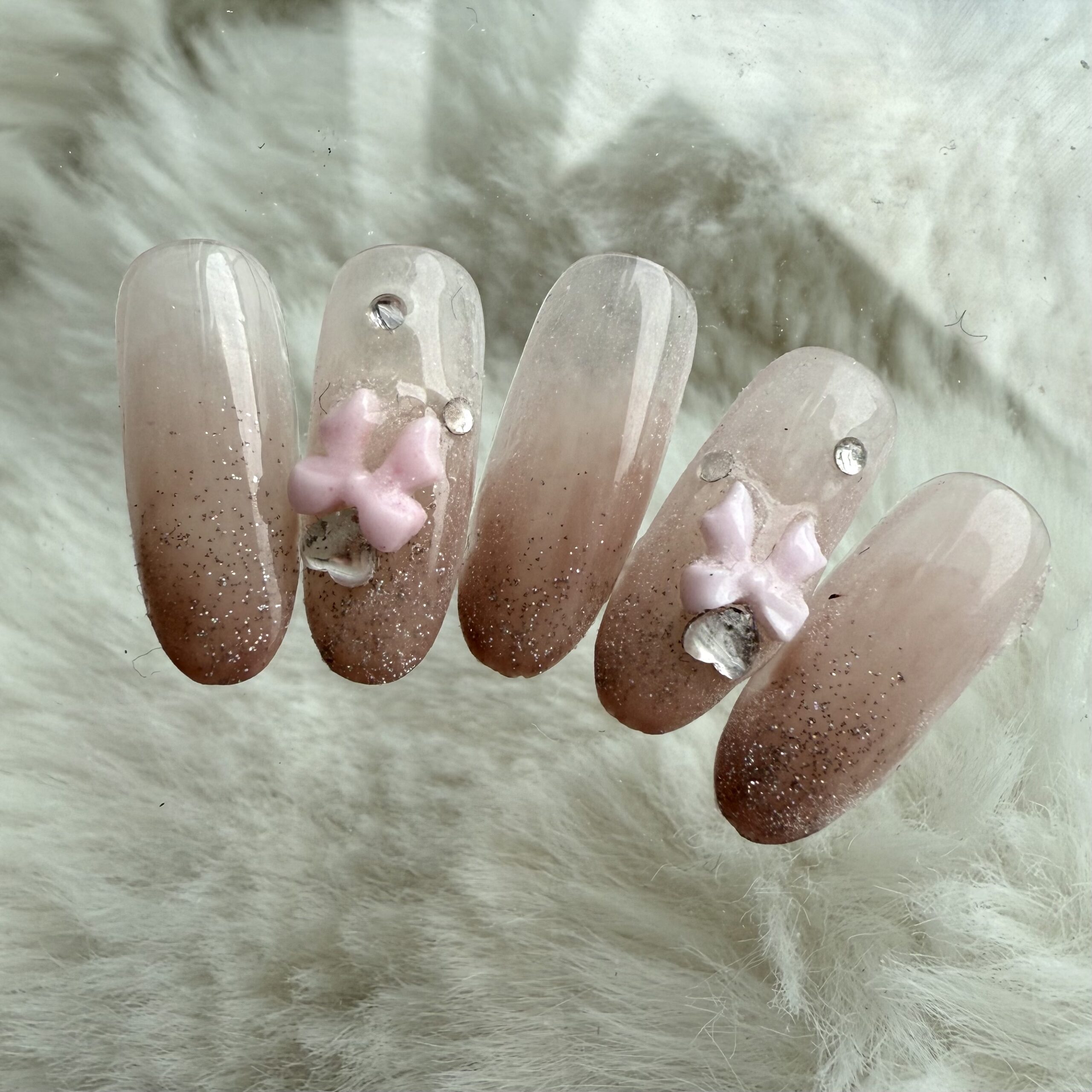 ブラウンのグラデーションにフラッシュ